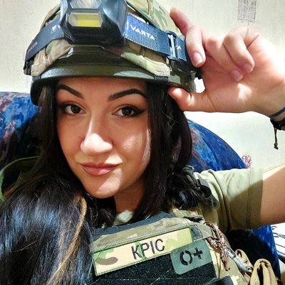 "Якщо ти не там, де маєш бути, ті люди швидше за все помруть", — парамедикиня Кріс про фронт, життя та битву за Крим "Якщо ти не там, де маєш бути, ті люди швидше за все помруть", — парамедикиня Кріс про фронт, життя та битву за Крим