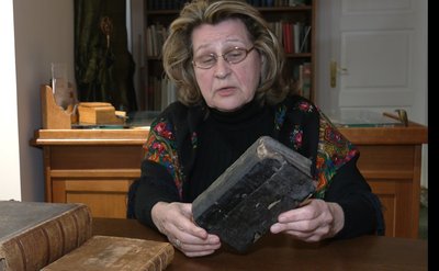 Львівська бібліотека ім. Стефаника отримала три стародруки, які митники виявили на кордоні Львівська бібліотека ім. Стефаника отримала три стародруки, які митники виявили на кордоні