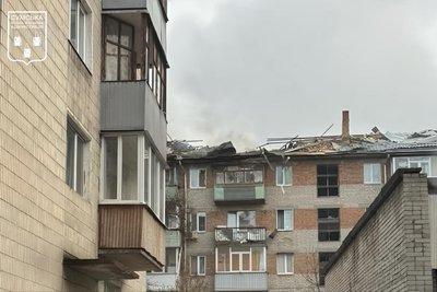 Російський дрон влучив у сумську багатоповерхівку
