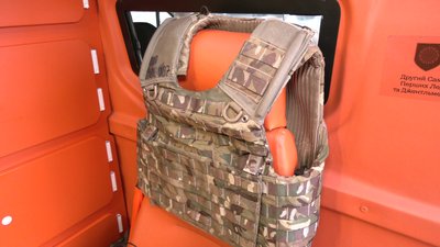 Бронежилет у автівці "швидкої" у Харкові Бронежилет у автівці "швидкої" у Харкові