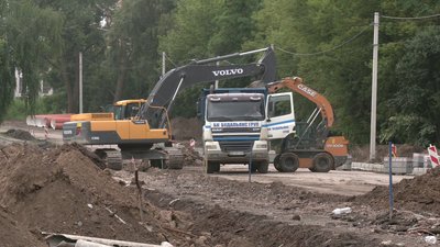 На Чорновола ремонтують дорогу за 100 млн