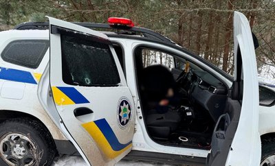 Під час обшуку у чоловіка, якого підозрюють у вбивстві поліцейських на Черкащині, знайшли зброю і наркотики Під час обшуку у чоловіка, якого підозрюють у вбивстві поліцейських на Черкащині, знайшли зброю і наркотики