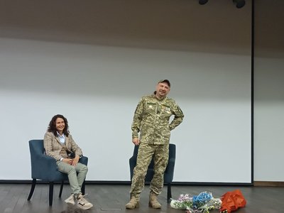 "Точка зцілення." У Дніпрі відбулася прем'єра документальної стрічки про адаптацію ветерана через мистецтво "Точка зцілення." У Дніпрі відбулася прем'єра документальної стрічки про адаптацію ветерана через мистецтво