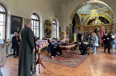 На прощання з Святославом Єрмолаєвим прийшли рідні, друзі, колеги На прощання з Святославом Єрмолаєвим прийшли рідні, друзі, колеги