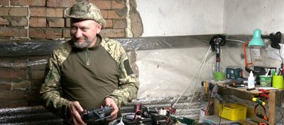Майструють дрони у росіян під носом. Як сапери 102 бригади вдосконалюють та створюють машинки для розмінування Майструють дрони у росіян під носом. Як сапери 102 бригади вдосконалюють та створюють машинки для розмінування