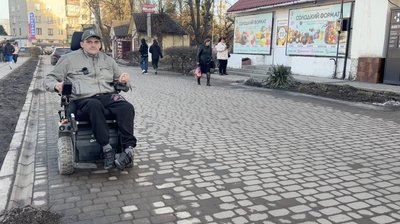 Максим Мудрак, колісне крісло Максим Мудрак, колісне крісло