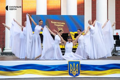 В Одесі на Біржовій площі відбувся концерт до Дня Конституції України: фоторепортаж В Одесі на Біржовій площі відбувся концерт до Дня Конституції України: фоторепортаж