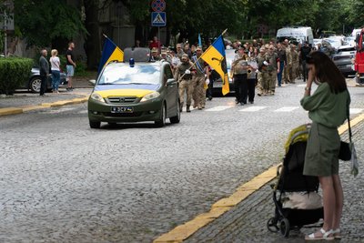 В Ужгороді попрощалися з полеглим захисником Юрієм Кучериком В Ужгороді попрощалися з полеглим захисником Юрієм Кучериком