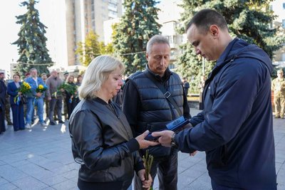 У Житомирі родинам загиблих захисників вручили державні нагороди У Житомирі родинам загиблих захисників вручили державні нагороди