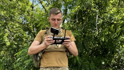 Дрон "Баба Яга" оператори БпЛА 68 окрема єгерська бригада Авдіївський напрямок Донецька область Дрон "Баба Яга" оператори БпЛА 68 окрема єгерська бригада Авдіївський напрямок Донецька область