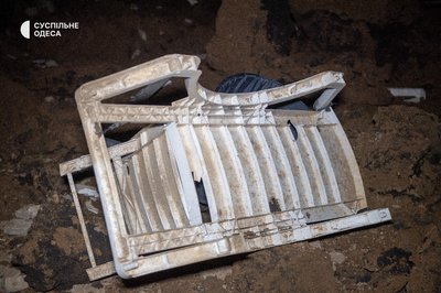 Зруйновані будинки, понівечені авто: який вигляд має місце ракетного удару по Одещині 18 липня
