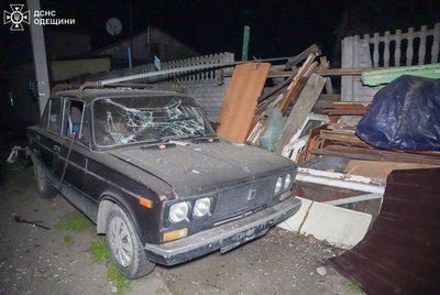 Унаслідок атаки РФ на Одесу постраждали троє людей: ДСНС показали наслідки удару БпЛА Унаслідок атаки РФ на Одесу постраждали троє людей: ДСНС показали наслідки удару БпЛА