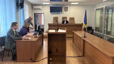 Підозрюють у розтраті через продаж плазми: керівник станції крові не з'явився на суд Підозрюють у розтраті через продаж плазми: керівник станції крові не з'явився на суд