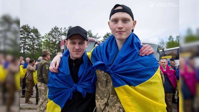 "Твоя мати отримала всі гроші": мати відмовилась повертати звільненому з полону сину з Рівненщини 4 мільйони гривень "Твоя мати отримала всі гроші": мати відмовилась повертати звільненому з полону сину з Рівненщини 4 мільйони гривень