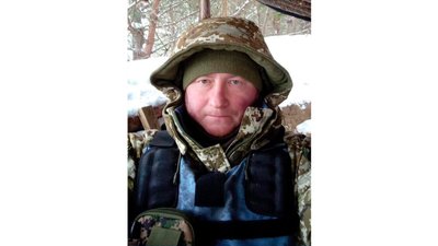 На Чернігівщині провели в останню путь двох військових ЗСУ — Андрія Булденка та Любомира Дрига На Чернігівщині провели в останню путь двох військових ЗСУ — Андрія Булденка та Любомира Дрига