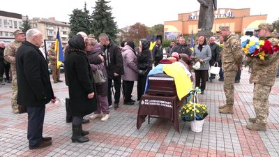 З 39-річним солдатом Віктором Свиридюком попрощалися у Рівному З 39-річним солдатом Віктором Свиридюком попрощалися у Рівному