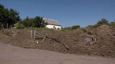 «Тут постійно болото»: у селі на Черкащині дощ розмив дорогу та затопив городи «Тут постійно болото»: у селі на Черкащині дощ розмив дорогу та затопив городи