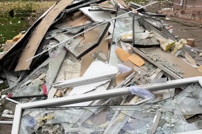 Пошкоджена будівля школи наслідки обстрілу Краматорськ Донецька область 11 листопада 2025 рік Пошкоджена будівля школи наслідки обстрілу Краматорськ Донецька область 11 листопада 2025 рік