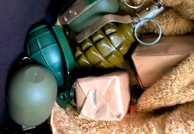 Гранати, знайдена у машині військового Гранати, знайдена у машині військового