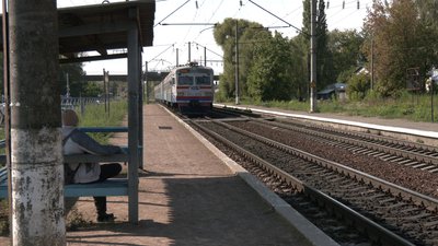 Приміські потяги припинили зупинятися на станції «Дворецька» у Рівному на прохання міської влади Приміські потяги припинили зупинятися на станції «Дворецька» у Рівному на прохання міської влади