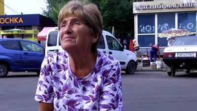Ціни на ягоди та мед на Житньому ринку Житомира: що пропонують продавці Ціни на ягоди та мед на Житньому ринку Житомира: що пропонують продавці