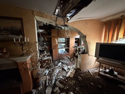 "Якби не допомогли, згоріла б": сусіди врятували 78-річну пенсіонерку під час нічної атаки дроном у Сумах "Якби не допомогли, згоріла б": сусіди врятували 78-річну пенсіонерку під час нічної атаки дроном у Сумах