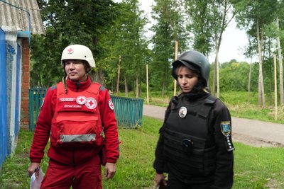 "Боїмося, ну город все рівно спасем". Хто і чому залишається на прикордонні Сумщини "Боїмося, ну город все рівно спасем". Хто і чому залишається на прикордонні Сумщини