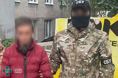 Наводив атаки РФ по Дніпру: СБУ затримала чоловіка за підозрою у держзраді Наводив атаки РФ по Дніпру: СБУ затримала чоловіка за підозрою у держзраді