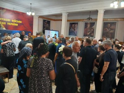 У Житомирі попрощалися з Валентиною Савіцькою, яка загинула через російський удар по Київщині У Житомирі попрощалися з Валентиною Савіцькою, яка загинула через російський удар по Київщині