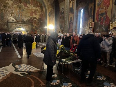 "Відірвали частину душі": у Черкасах в останню путь провели загиблого військового "Відірвали частину душі": у Черкасах в останню путь провели загиблого військового