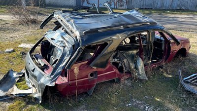 селище Ярова понівечені автівки Лиманська громада Донецька область 7 березня 2025 рік селище Ярова понівечені автівки Лиманська громада Донецька область 7 березня 2025 рік