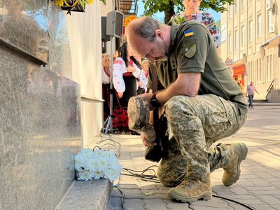 військовий, вшанування пам'яті, покладання квітів військовий, вшанування пам'яті, покладання квітів