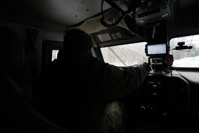 Як працюють на бронемашині "Козак" воїни 80-ї ОДШБр на Сумщині