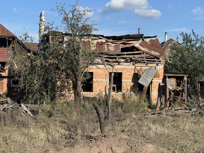 Армійці РФ вдарили керованими авіабомбами по околицях Сум: є загиблий та п'ятеро поранених Армійці РФ вдарили керованими авіабомбами по околицях Сум: є загиблий та п'ятеро поранених