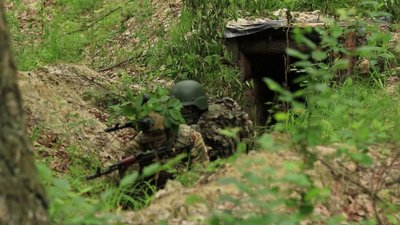Бійці спецпідрозділу поліції оборонятимуть кордон на Рівненщині: як проходять тренування Бійці спецпідрозділу поліції оборонятимуть кордон на Рівненщині: як проходять тренування