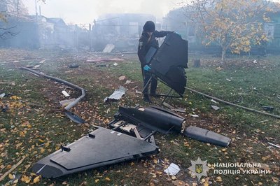 Поліція показала наслідки атаки дрона РФ у Глухівській громаді Поліція показала наслідки атаки дрона РФ у Глухівській громаді