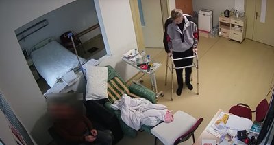 Саакашвілі пересувається по палаті лікарні з допомогою "ходунків" Саакашвілі пересувається по палаті лікарні з допомогою "ходунків"
