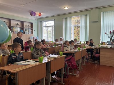 Першокласники на уроці в Сахновщинській громаді, жовтень 2025
