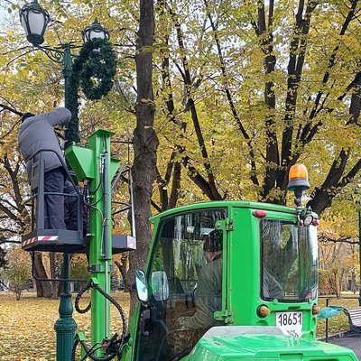 Харків почали прикрашати до новорічних свят 2025
