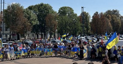 У Хмельницькому вп'яте відбувається автопробіг на підтримку полонених та зниклих безвісти воїнів У Хмельницькому вп'яте відбувається автопробіг на підтримку полонених та зниклих безвісти воїнів