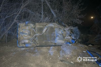 Зупинив стовп: у Черкасах під час комендантської години сталася ДТП Зупинив стовп: у Черкасах під час комендантської години сталася ДТП