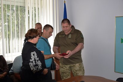 У Житомирі родинам загиблих прикордонників вручили державні нагороди У Житомирі родинам загиблих прикордонників вручили державні нагороди