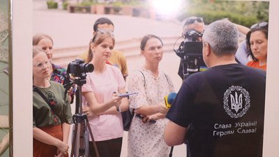 "В епіцентрі подій": у Кропивницькому відкрили виставку до Дня журналіста