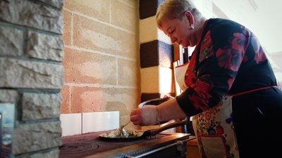 "Кулінарний спадок": як на Рівненщині за давнім рецептом готують цибульники із зеленою цибулею "Кулінарний спадок": як на Рівненщині за давнім рецептом готують цибульники із зеленою цибулею