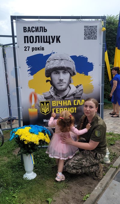"Я була певна, що наша історія тільки починається і триватиме далі" — дружина полеглого Героя України Василя Поліщука "Я була певна, що наша історія тільки починається і триватиме далі" — дружина полеглого Героя України Василя Поліщука