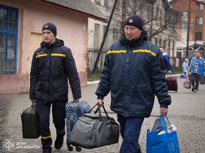 На Закарпаття евакуаційним потягом приїхали родини з Дніпропетровської та Запорізької областей На Закарпаття евакуаційним потягом приїхали родини з Дніпропетровської та Запорізької областей