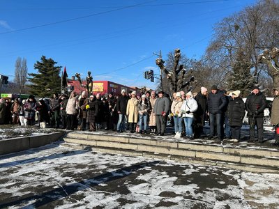 "Вони почали цю боротьбу": на Черкащині вшанували пам'ять Героїв Небесної Сотні "Вони почали цю боротьбу": на Черкащині вшанували пам'ять Героїв Небесної Сотні