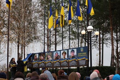 "Воїни світла": у селі на Черкащині відкрили Алею Слави на честь загиблих захисників "Воїни світла": у селі на Черкащині відкрили Алею Слави на честь загиблих захисників