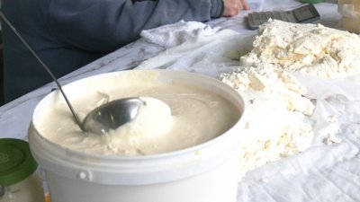 У Житомирі на Житньому ринку здорожчала молочна продукція: що кажуть продавці, покупці та експерт У Житомирі на Житньому ринку здорожчала молочна продукція: що кажуть продавці, покупці та експерт