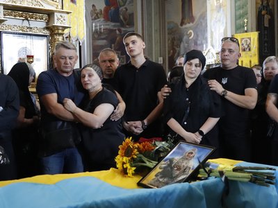 У Мукачеві попрощалися з полеглим на війні Іваном Лешаничем У Мукачеві попрощалися з полеглим на війні Іваном Лешаничем